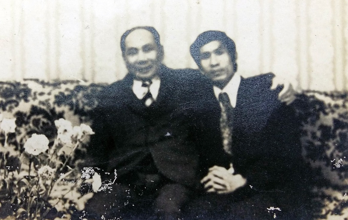 Bác Võ Chí Công và họa sĩ Giang Nguyên Thái tại thủ đô Xôphia nước CHND Bungari - tháng 5.1977. Ảnh: NVCC