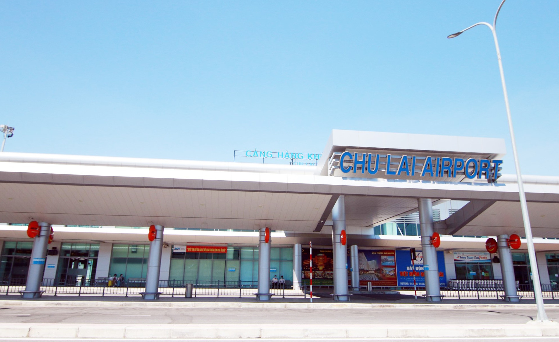 Sân bay Chu Lai đứng trước cơ hội lớn để phát triển trở thành cảng hàng không quốc tế lớn, đáp ứng yêu cầu vận tải hành khách, hàng hóa và trung tâm sửa chữa, bảo dưỡng tàu bay. Ảnh: T.C