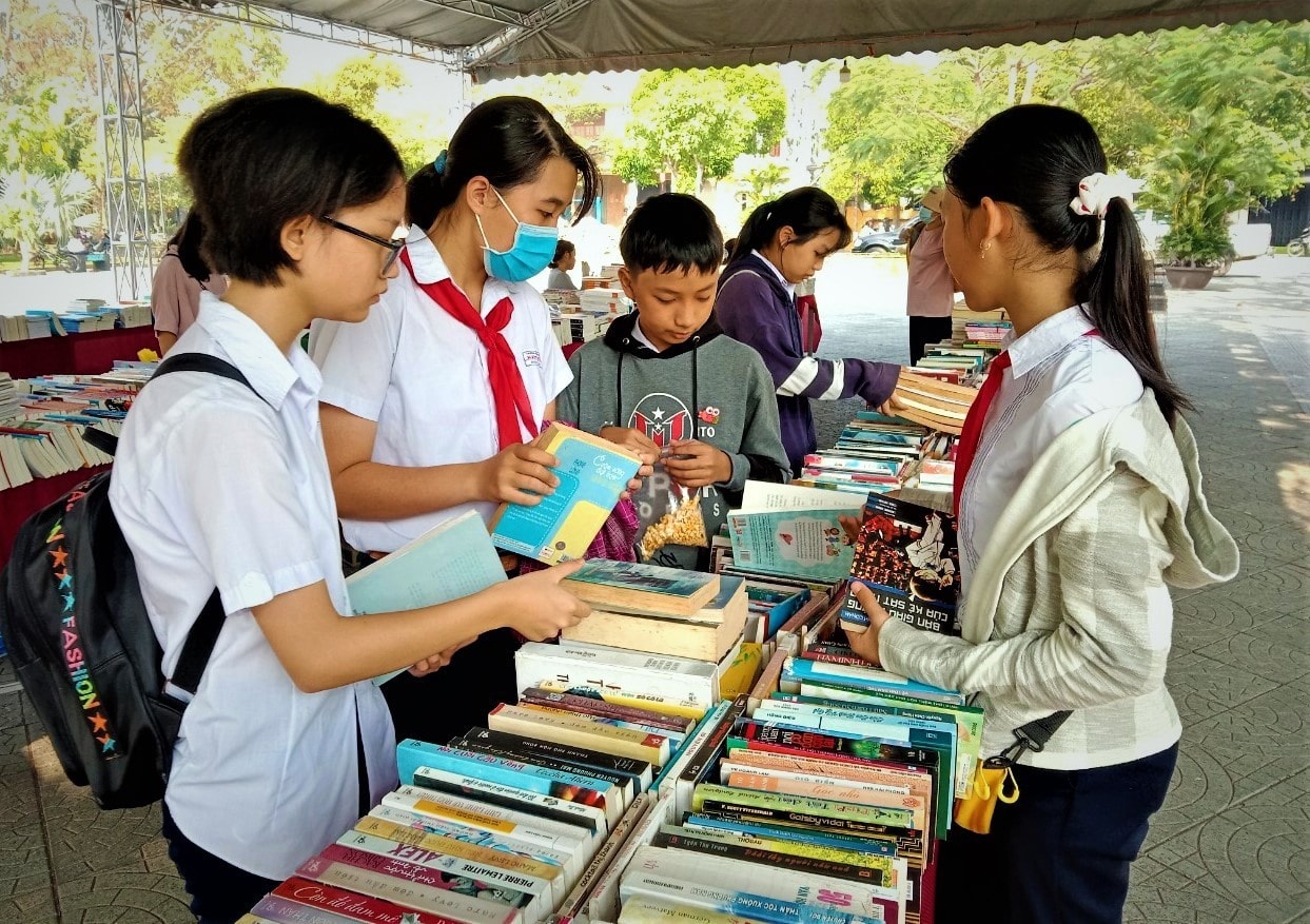 Book display in Hoi An city