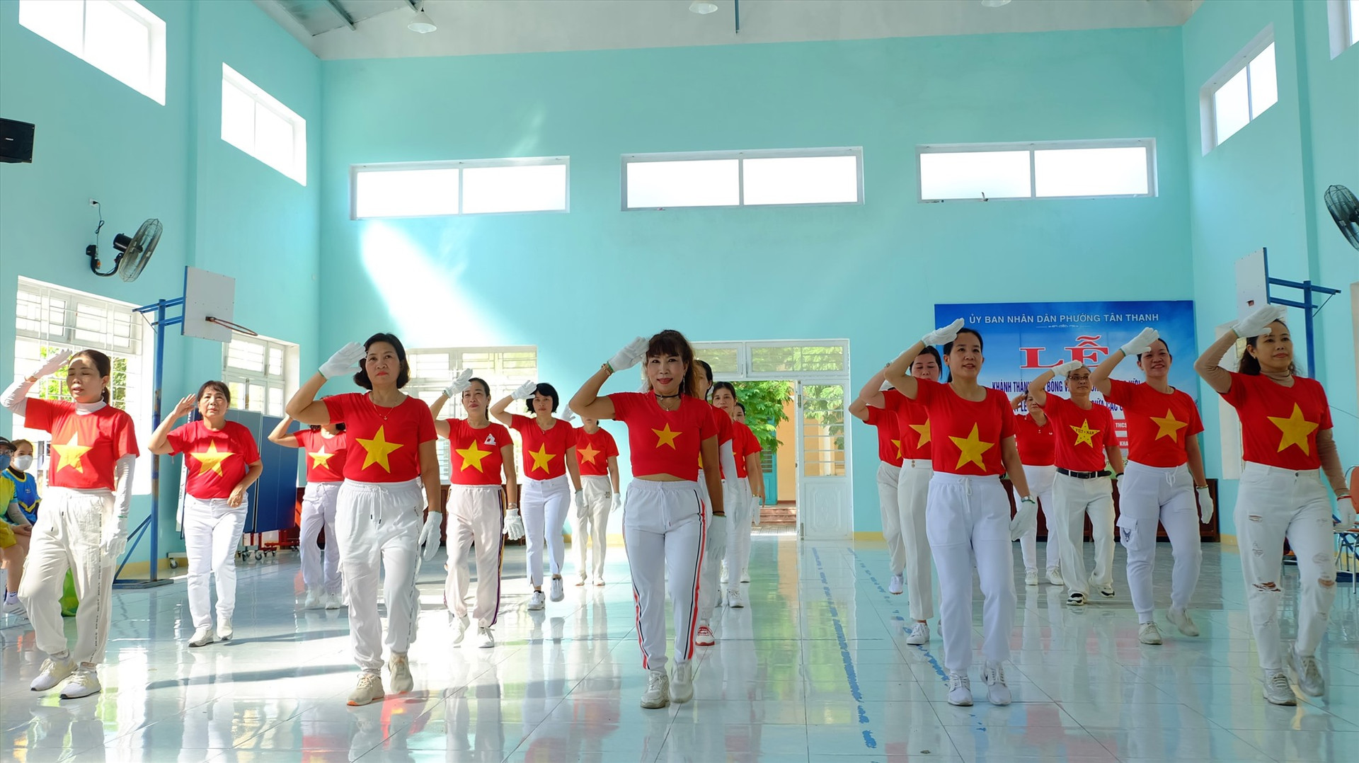 Hội phụ nữ phường Tân Thạnh ra mắt Câu lạc bộ năng khiếu. Ảnh: M.L