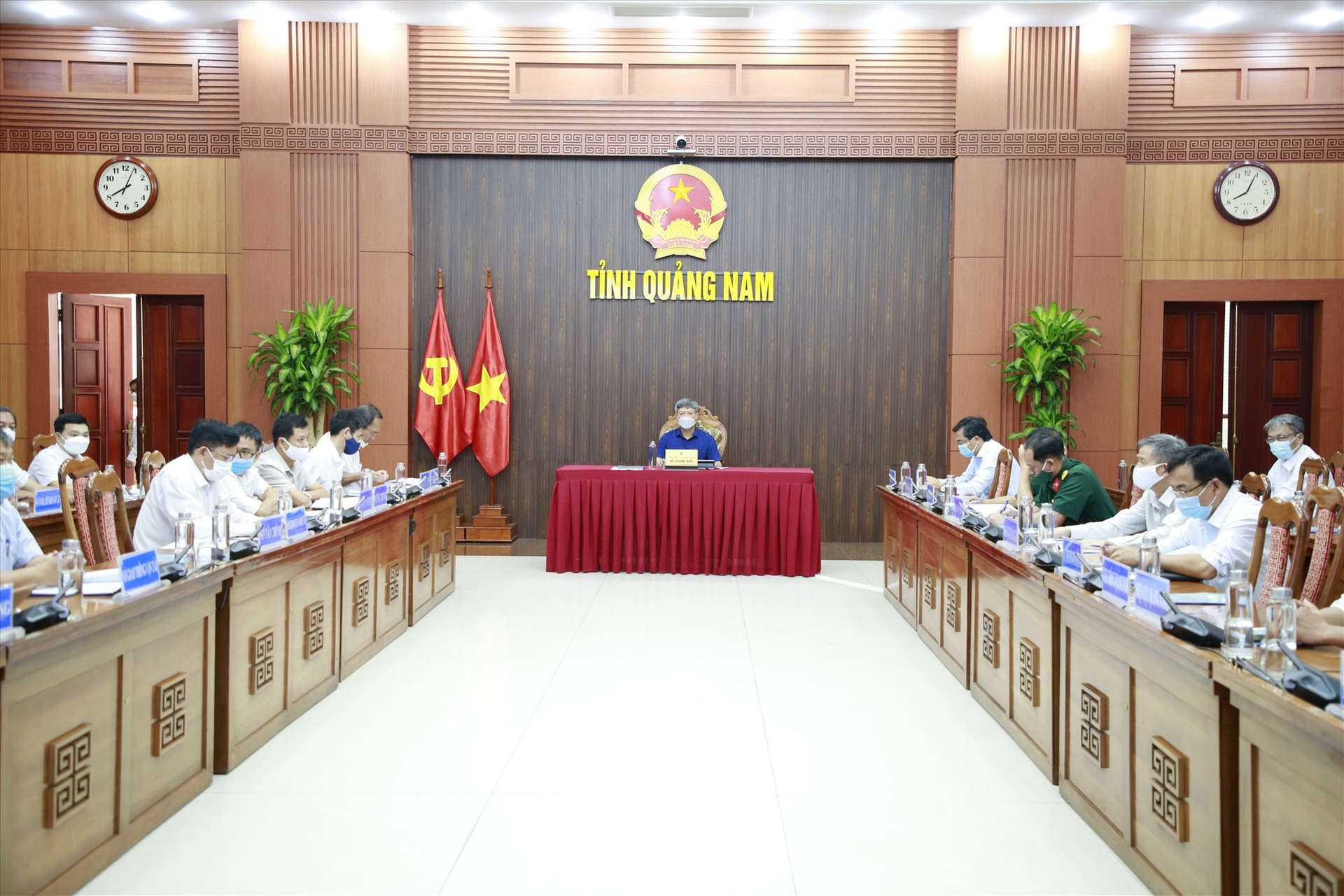 Phó Chủ tịch UBND tỉnh Hồ Quang Bửu chủ trì điểm cầu hội nghị tại UBND tỉnh.