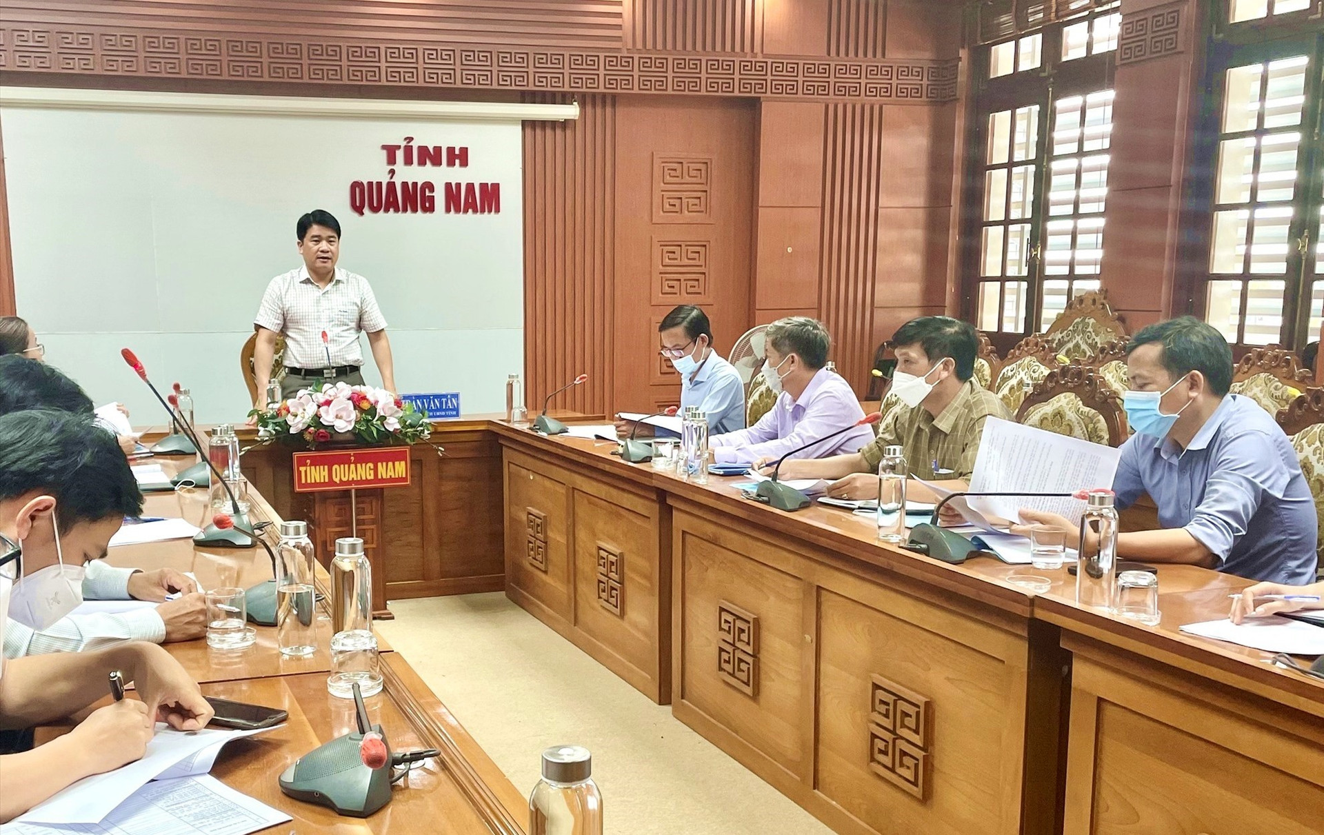 Phó Chủ tịch UBND tỉnh Trần Văn Tân đề nghị UBND huyện Phú Ninh hoàn thiện Đề án vị trí việc làm. Ảnh: H.Đ