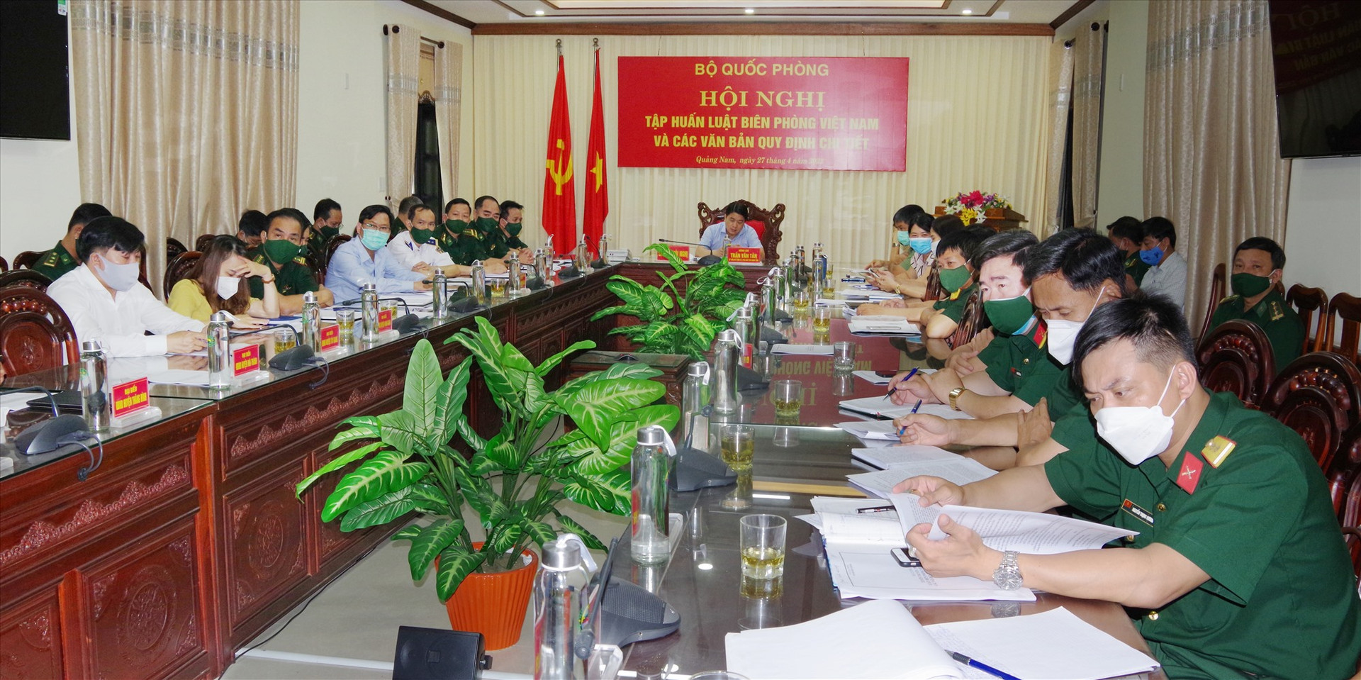 Các đại biểu dự hội nghị tại điểm cầu Bộ chỉ huy BĐBP tỉnh Quảng Nam. Ảnh: HỒNG ANH