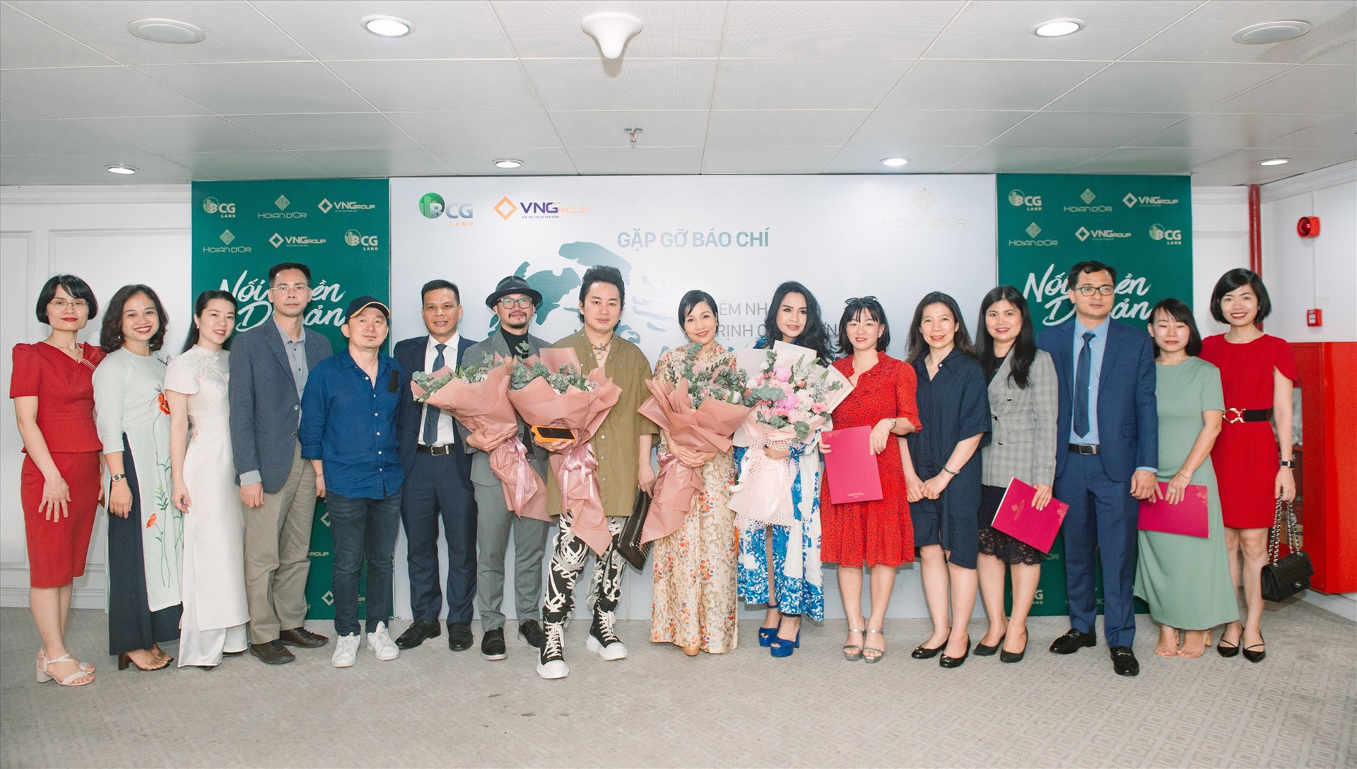Đêm nhạc quy tụ nhiều ca sỹ hàng đầu Việt Nam tham gia trình diễn