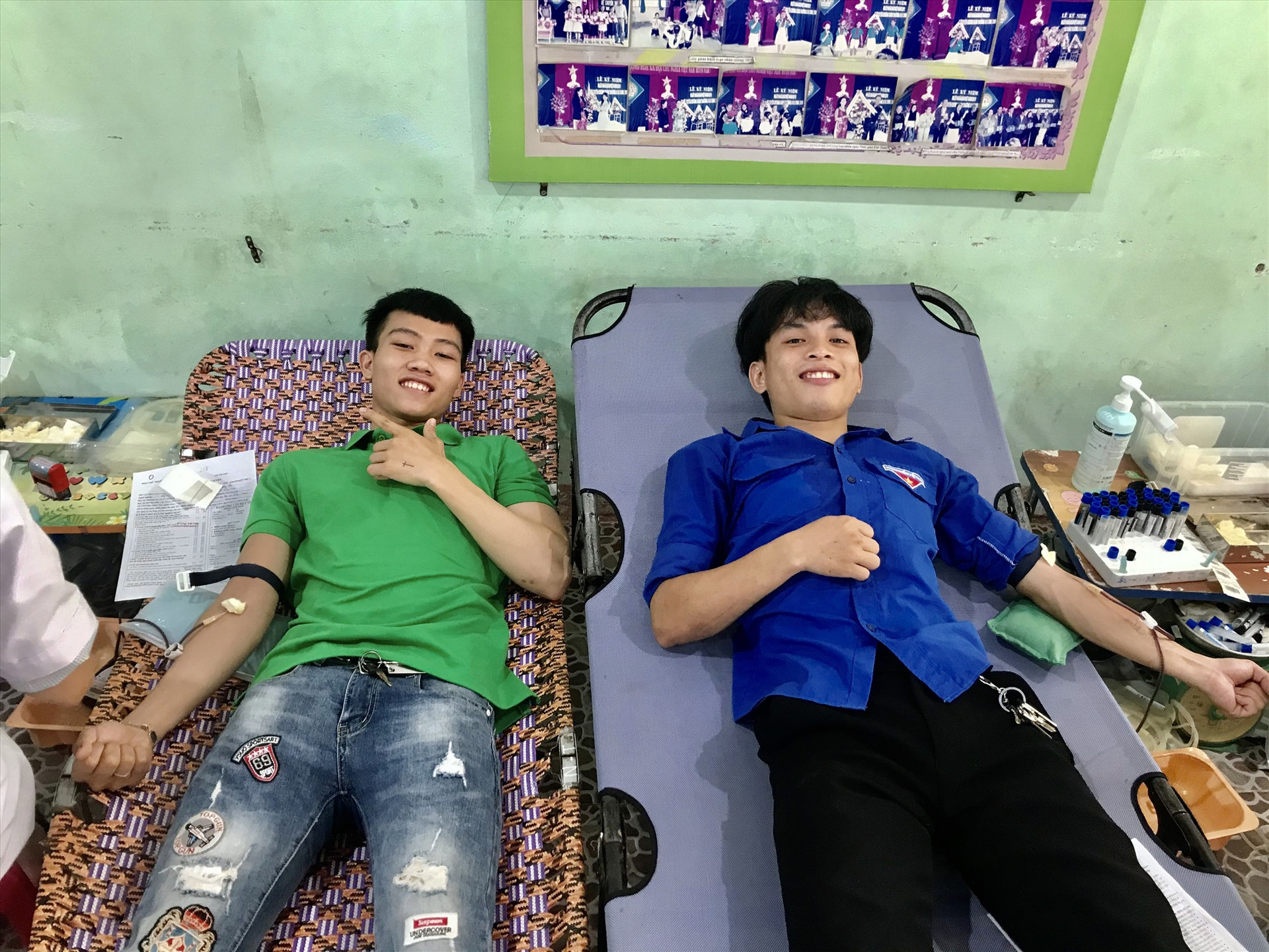 Đoàn viên xã Tam Anh Nam tham gia hiến máu tình nguyện. Ảnh: T.VIỆT