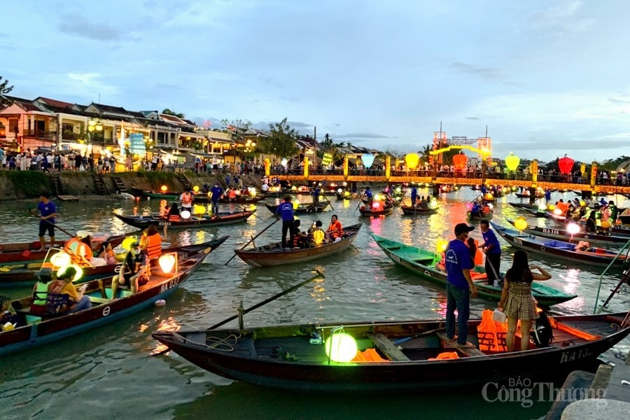 Boating and releasing flower garlands and coloured lanterns on the Hoai River are among attractive experiences in Hoi An city.