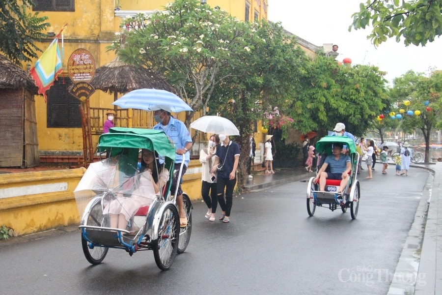 Nearly 10,000 arrivals to Hoi An on April 30