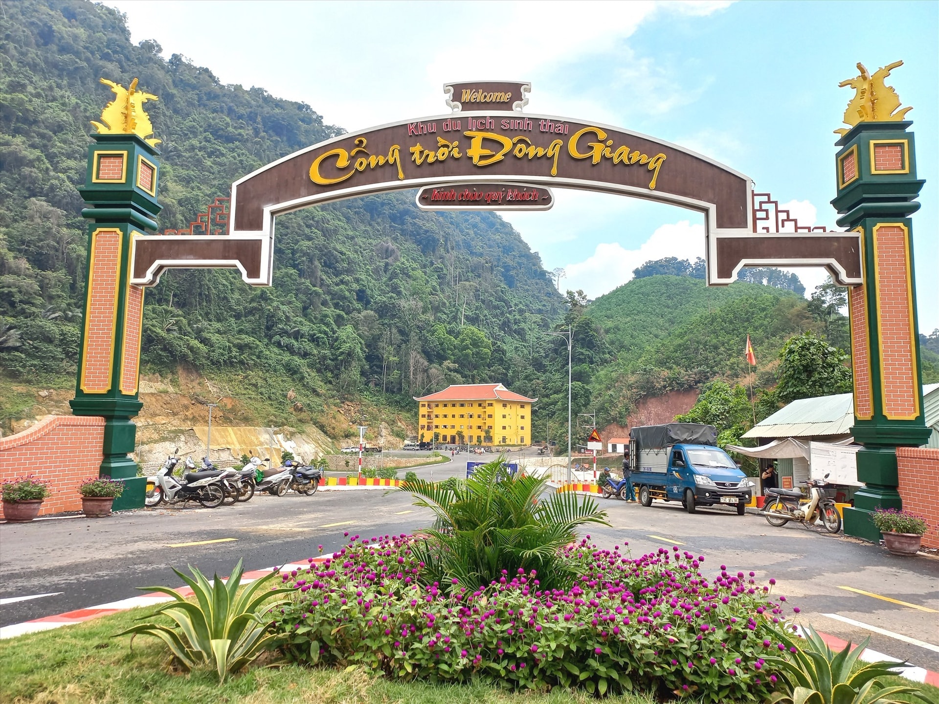 The entrance to Dong Giang Cong Troi ecotourism site