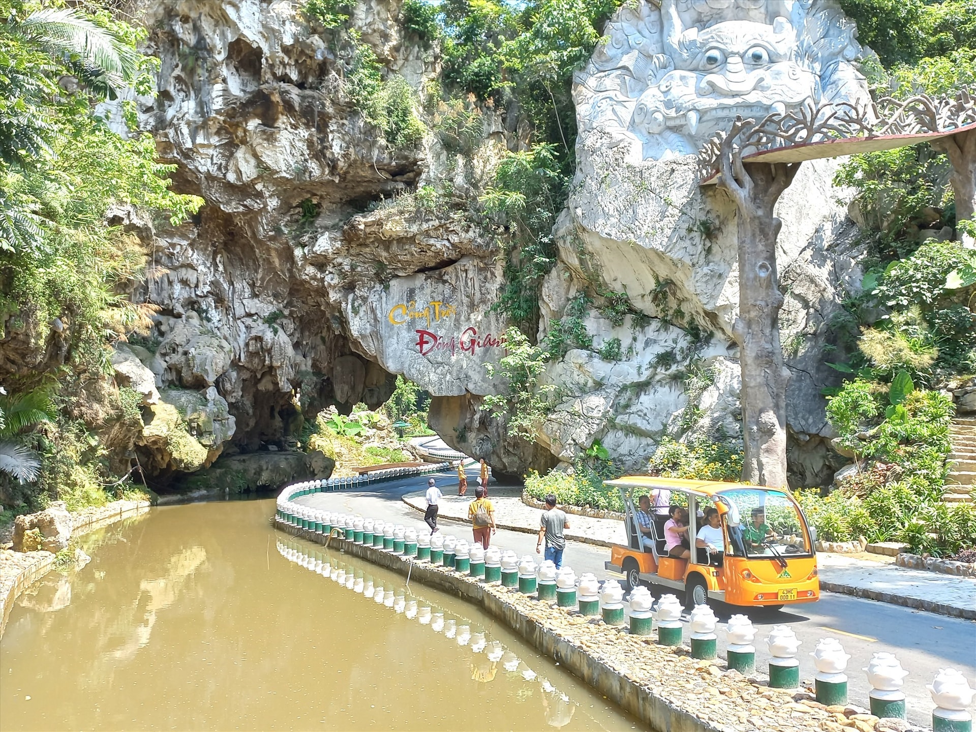 Dong Giang Cong Troi ecotourism site