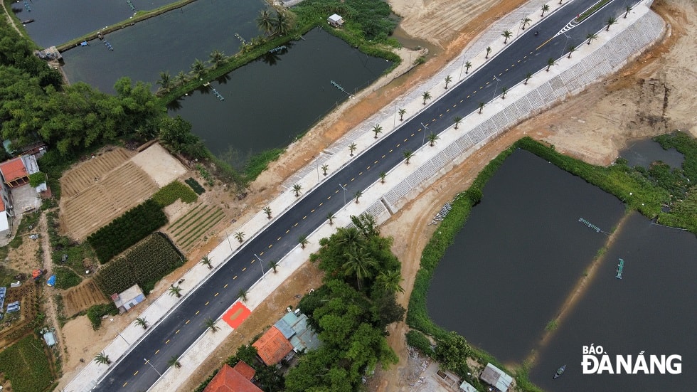 aCầu ông Điền là công trình cầu cấp II. Đây là hạng mục trong gói thầu thi công xây dựng công trình thuộc Dự án thi công nạo vét, thoát lũ khẩn cấp và chống xâm nhập mặn sông Cổ Cò qua thị xã Điện Bàn và thành phố Hội An, có tổng giá trị hơn 315 tỷ đồng.