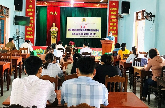 Lễ phát động Tháng Công nhân và Tháng hành động về An toàn, vệ sinh lao động năm 2022 của huyện Bắc Trà My. Ảnh: L.D
