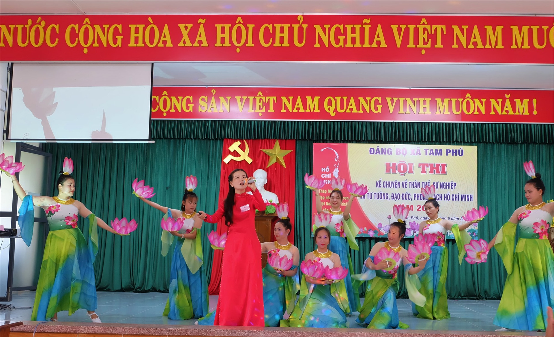 Hội thi kể chuyện về thân thế, sự nghiệp và tư tưởng, đạo đức, phong cách Hồ Chí Minh của xã Tam Phú. Ảnh: M.L