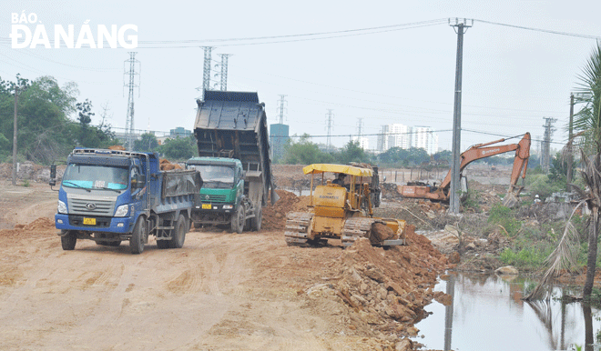 Dự án Tuyến đường Vành đai phía tây 2 hiện đang được đẩy nhanh tiến độ thi công. Ảnh: THÀNH LÂN