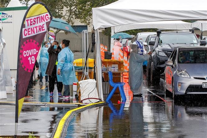 Một điểm xét nghiệm Covid-19 tại Auckland, New Zealand. Ảnh: AFP/TTXVN