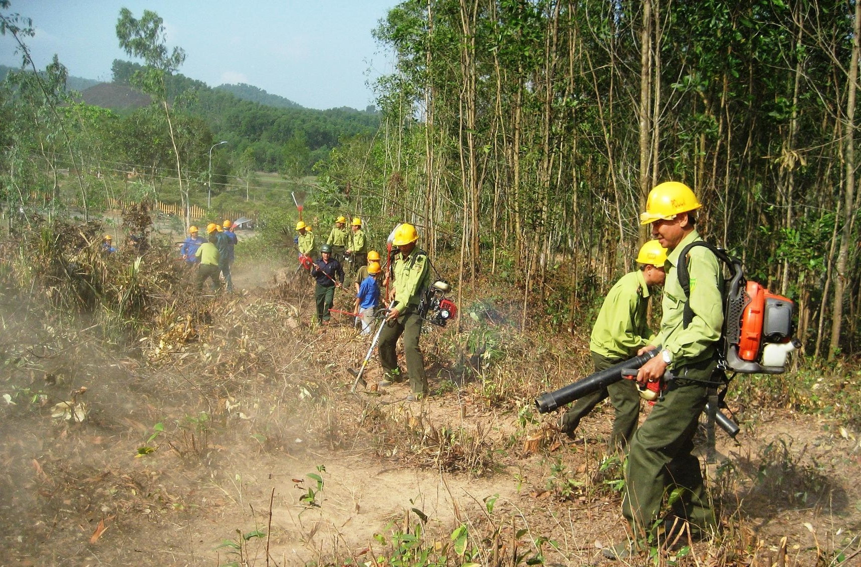Ngành liên quan và chính quyền các địa phương thường xuyên quan tâm công tác diễn tập chữa cháy rừng.    Ảnh: N.P