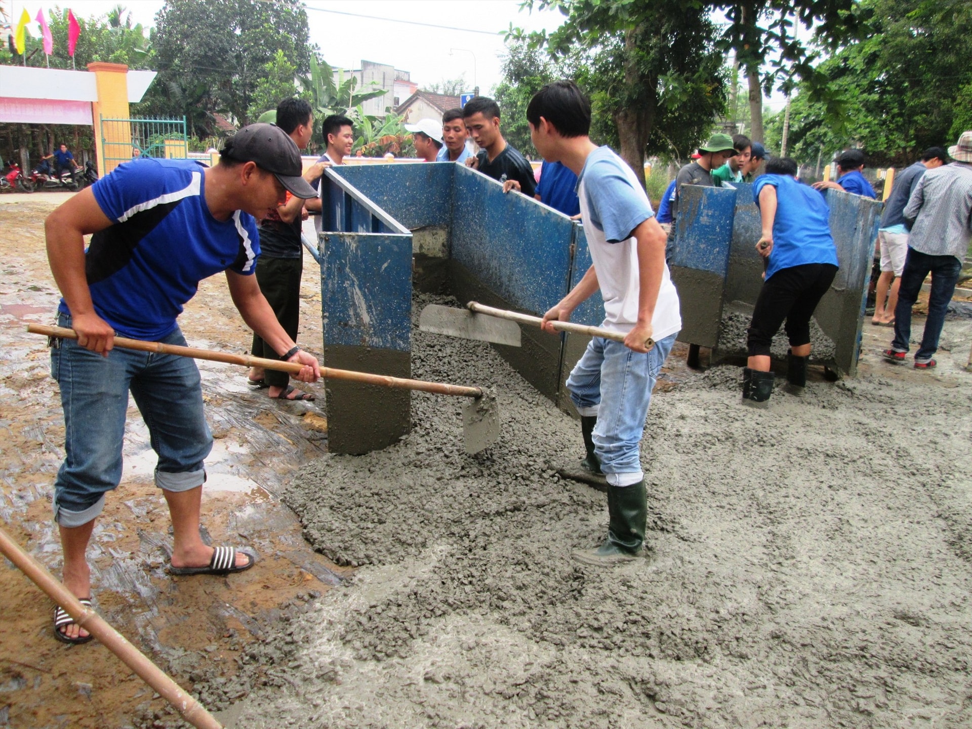 Những năm qua, nhiều địa phương của tỉnh ưu tiên nguồn lực xây dựng hạ tầng nông thôn.   Ảnh: M.N