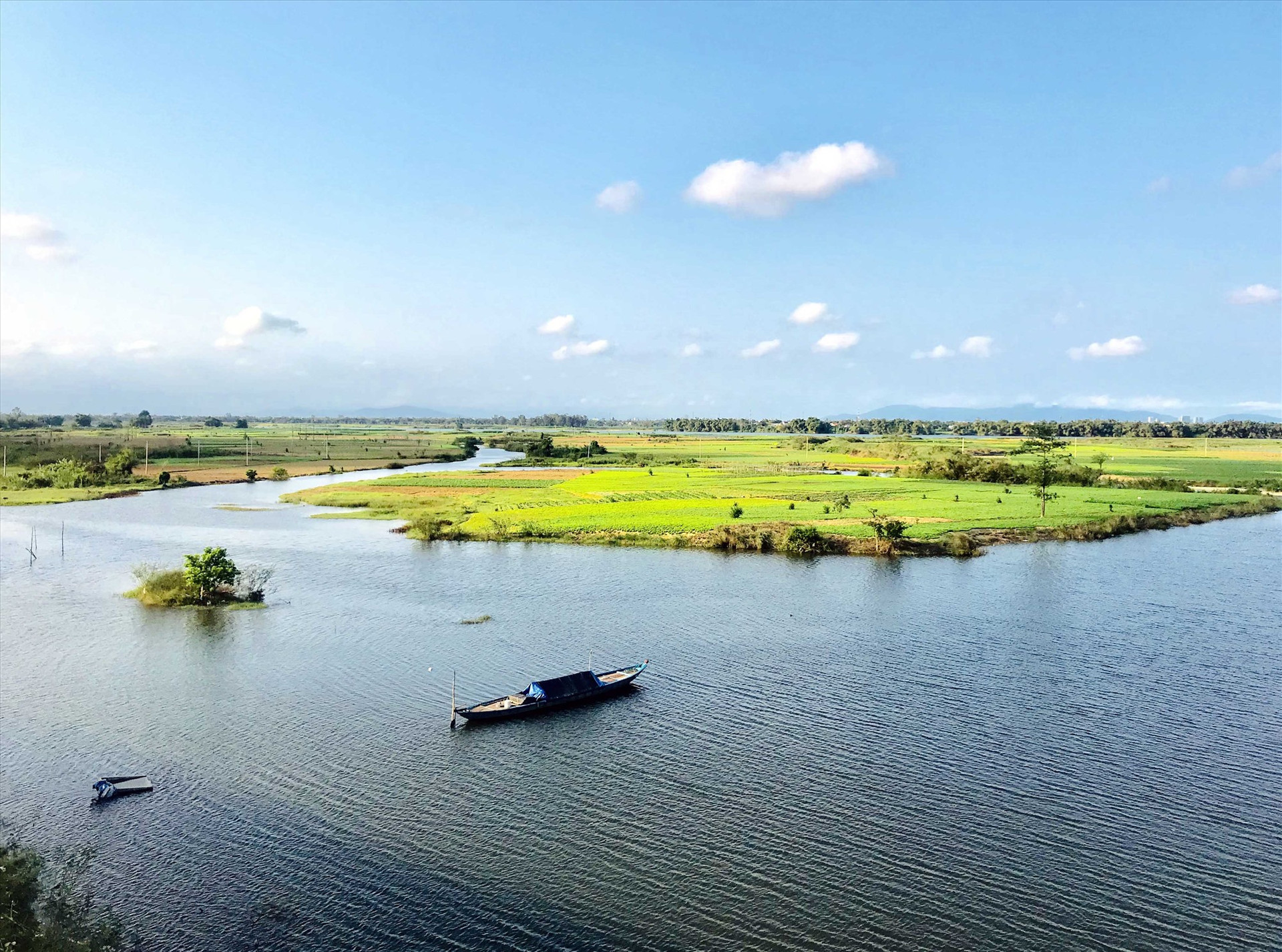 Cảnh quan sông nước hữu tình ở vùng Gò Nổi, thị xã Điện Bàn. Ảnh: Q.T
