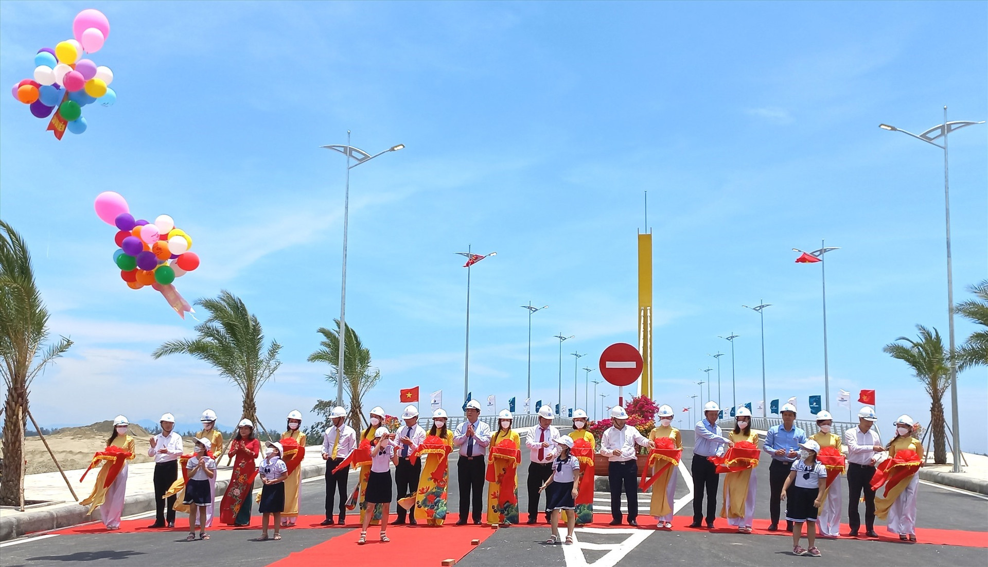 Ngày 29.4 vừa qua, chính quyền tỉnh Quảng Nam đã thực hiện nghi thức thông xe kỹ thuật cầu Ông Điền. Ảnh: C.T