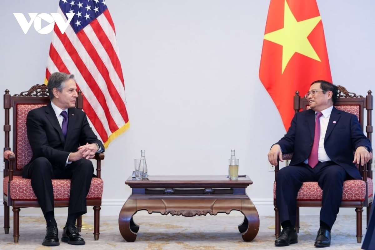 PM Pham Minh Chinh (R) and Secretary Antony Blinken exchange views on the Vietnam - US relations, as well as regional and international issues of mutual concern during their meeting in Washington DC on May 13.