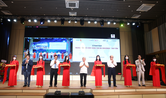 Lễ ra mắt Trung tâm Đổi mới sáng tạo Holdings Duy Tân. Ảnh XL