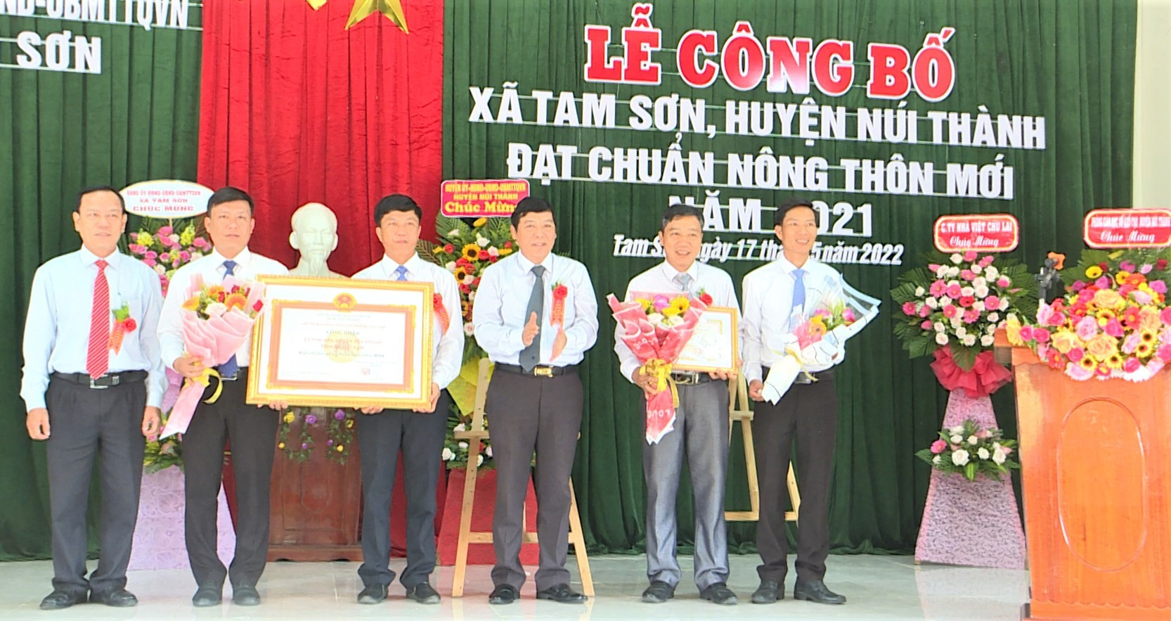 Lễ công bố xã Tam Sơn được công nhận đạt xã nông thôn mới năm 2021.