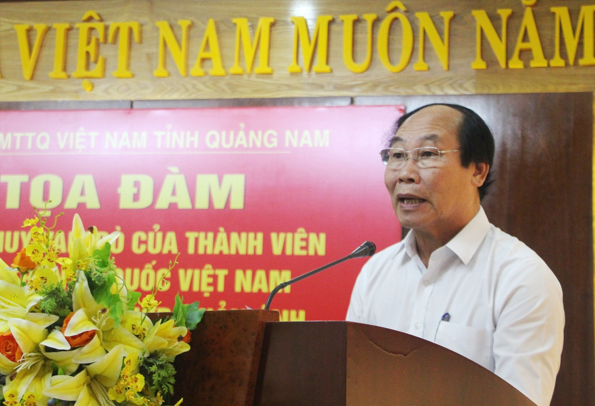 Chủ tịch Ủy ban MTTQ Việt Nam tỉnh Võ Xuân Ca phát biểu tại diễn đàn. Ảnh: V.A
