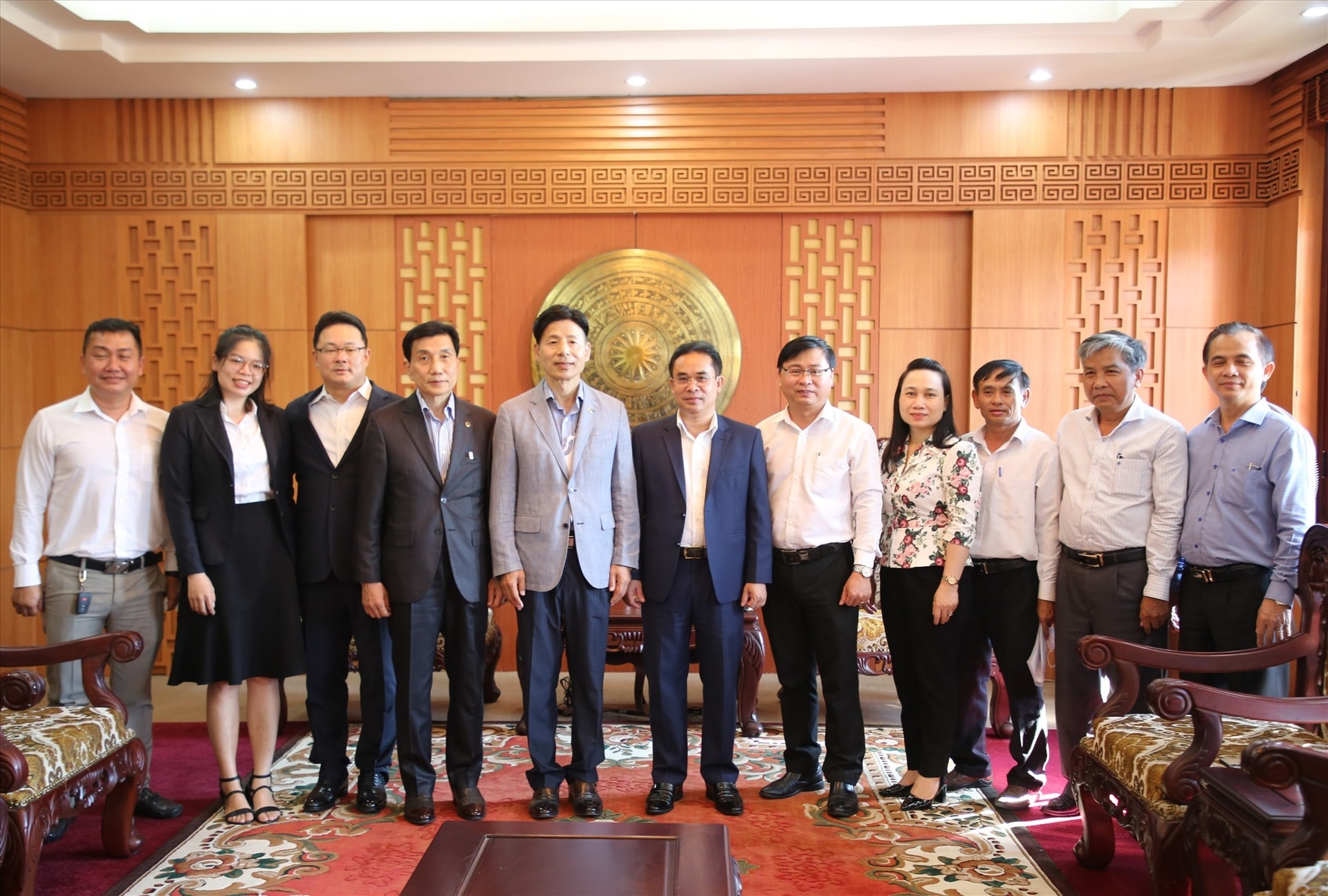 The delegation of the KDVO and Quang Nam officials