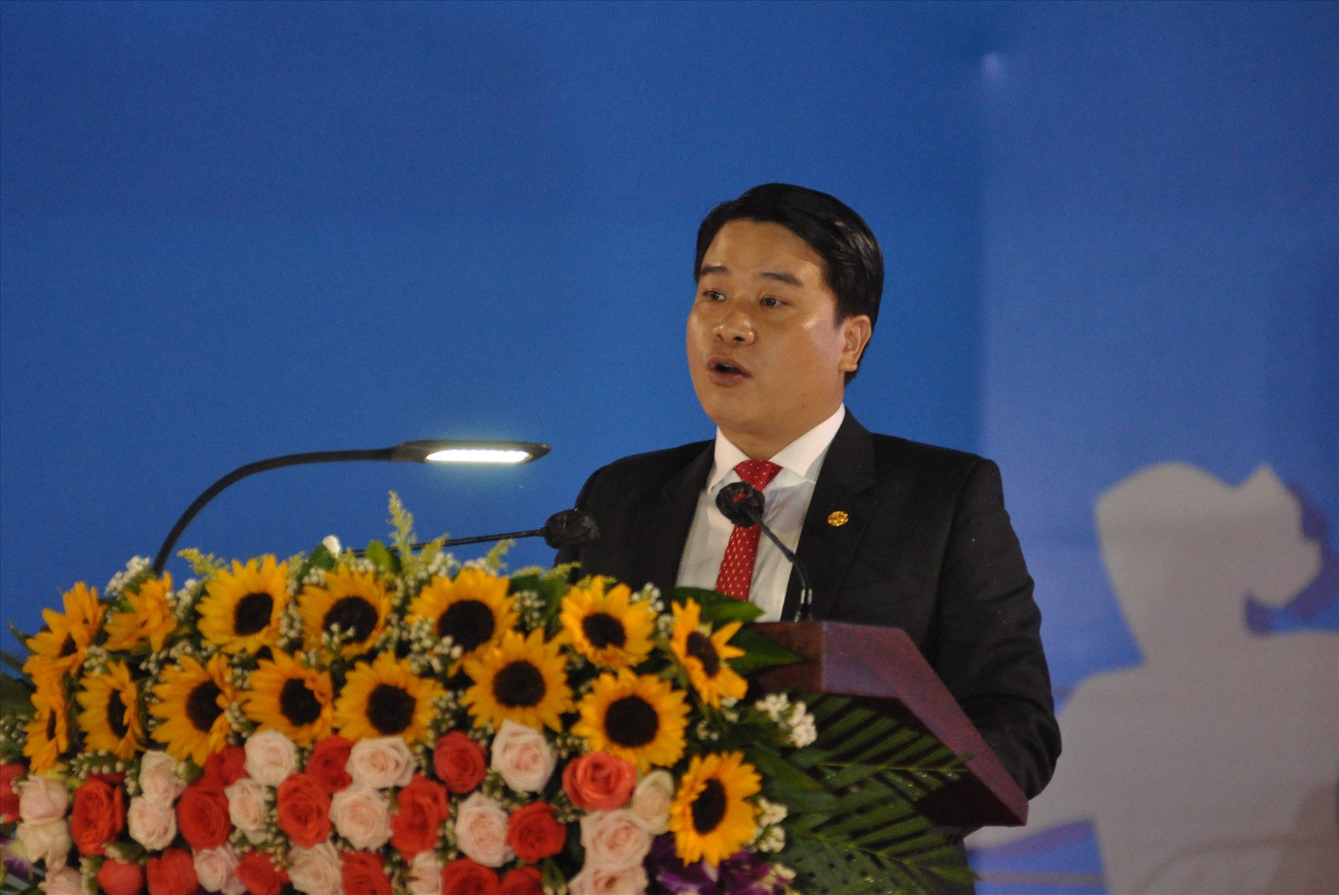 Phó Chủ tịch UBND tỉnh, Trưởng Ban tổ chức đại hội Trần Văn Tân phát biểu lễ khai mạc đại hội. Ảnh: T.V