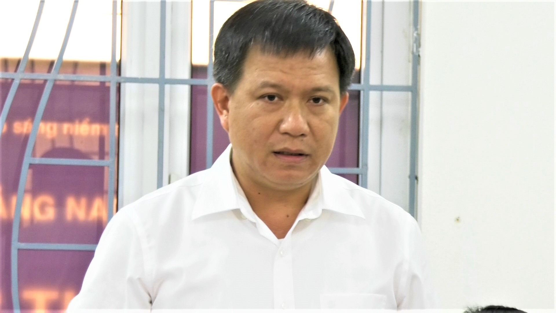 Giám đốc PC Quảng Nam Nguyễn Hữu Khánh báo cáo với đoàn công tác.