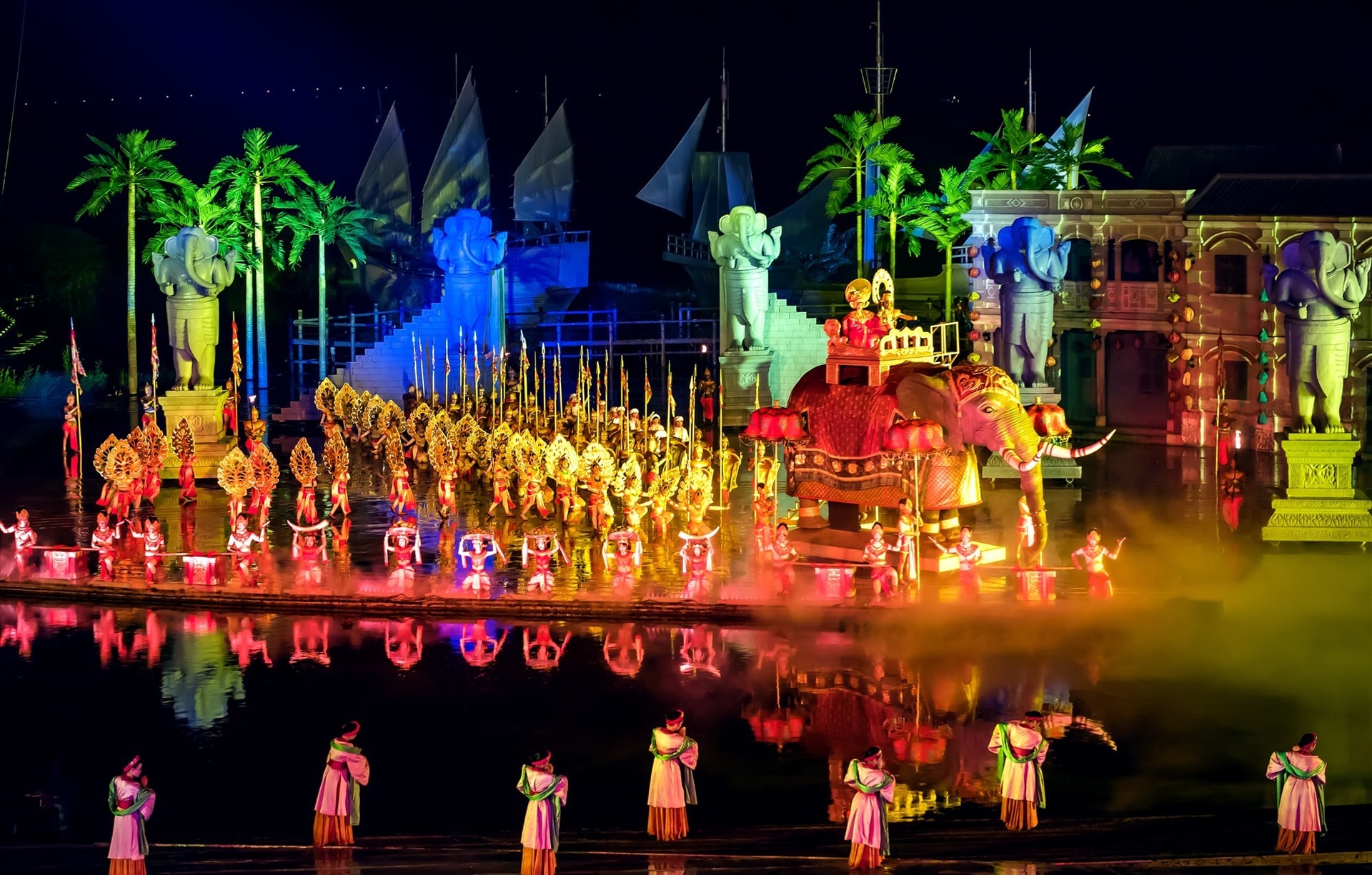 To watch the show, please get to Hoi An Impression Theme Park at 200 Nguyen Tri Phuong, Cam Nam ward, Hoi An city, Quang Nam province.