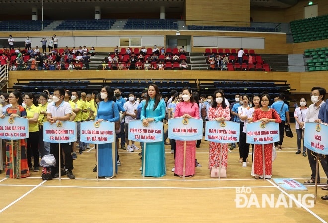 Hội thao thu hút 73 Công đoàn cơ sở đăng ký tham gia với gần 1.300 vận động viên, trong đó có 36 đơn vị tham gia thi đấu các bộ môn: cầu lông, bóng bàn, kéo co, nhảy bao bố, cờ tướng. 