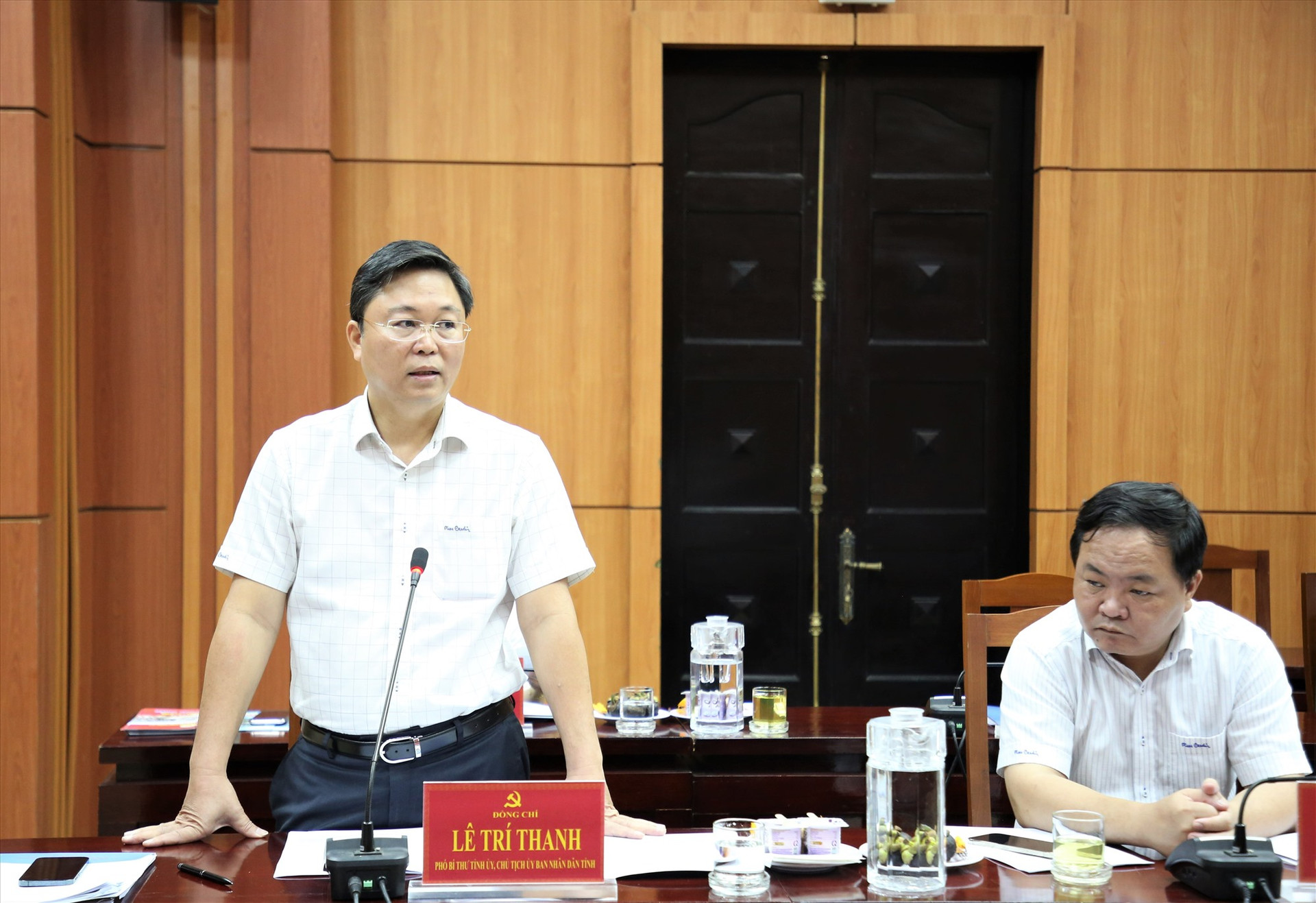 Chủ tịch UBND tỉnh Lê Trí Thanh phát biểu tại cuộc họp. Ảnh: A.N