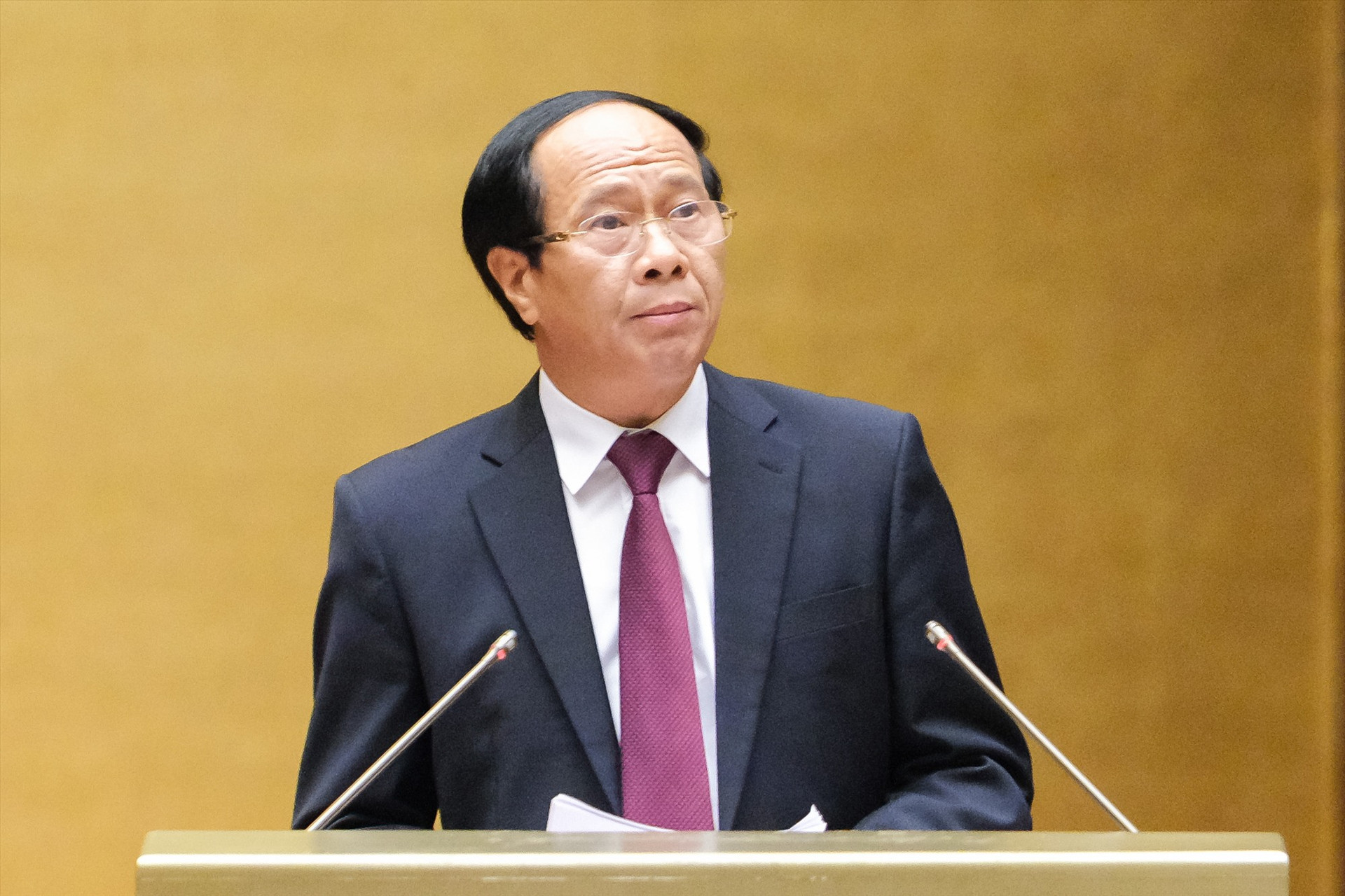 Phó Thủ tướng Lê Văn Thành thừa ủy quyền của Thủ tướng trình bày Báo cáo đánh giá bổ sung kết quả thực hiện kế hoạch phát triển kinh tế-xã hội và ngân sách nhà nước năm 2021 và tình hình thực hiện kế hoạch phát triển kinh tế-xã hội và ngân sách nhà nước những tháng đầu năm 2022. (Ảnh: Dương Giang/TTXVN)