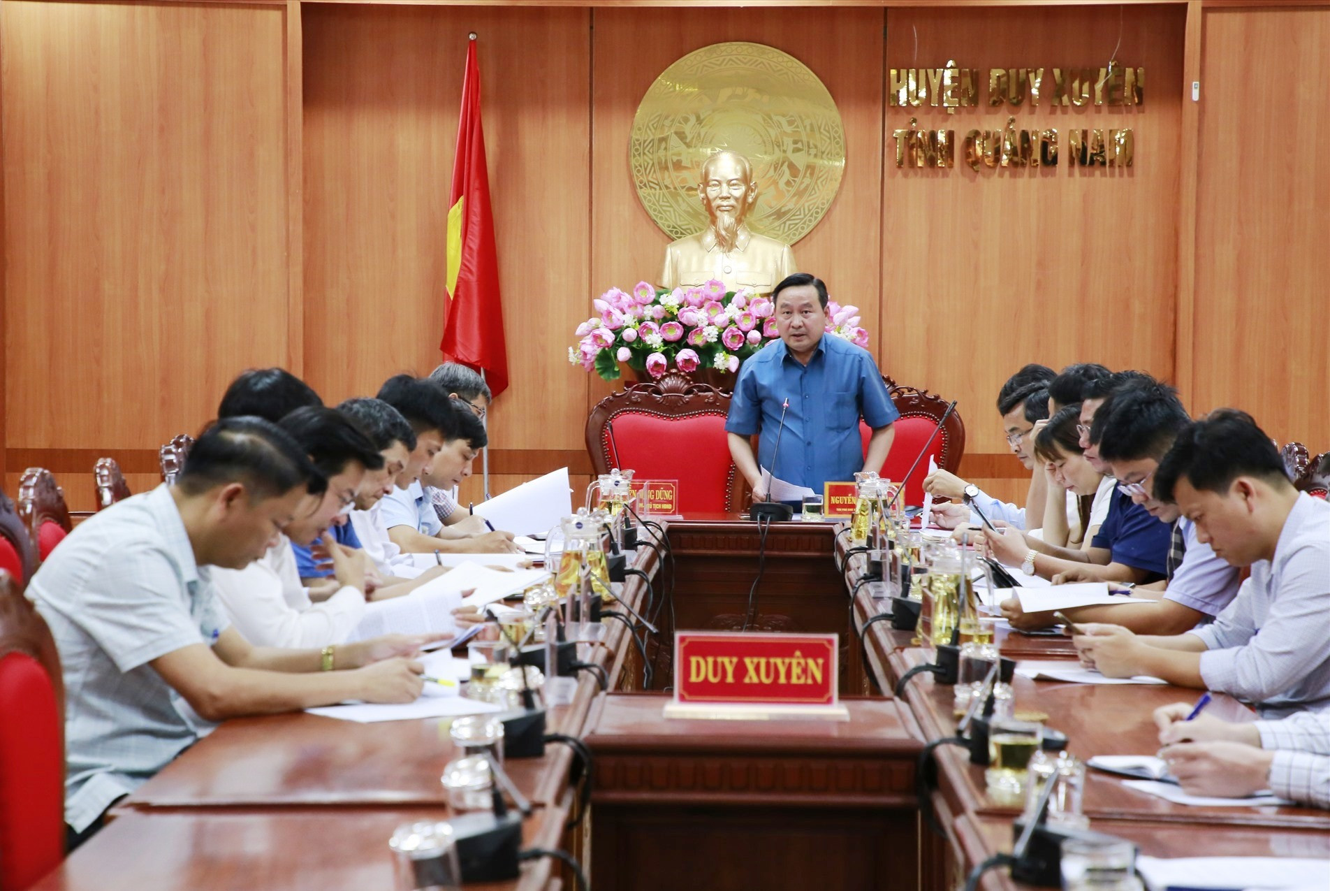Phó Chủ tịch HĐND tỉnh Nguyễn Công Thanh cùng đoàn giám sát làm việc với UBND huyện Duy Xuyên. Ảnh: T.C