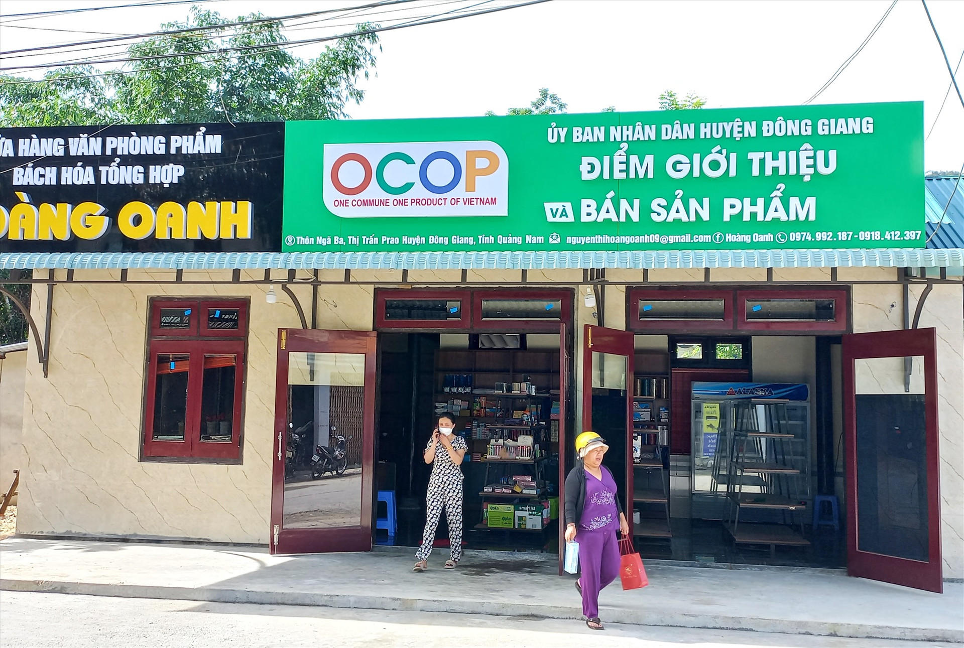 Điểm giới thiệu, bán sản phẩm OCOP huyện Đông Giang do cơ sở Hoàng Oanh thiết lập. Ảnh: K.K