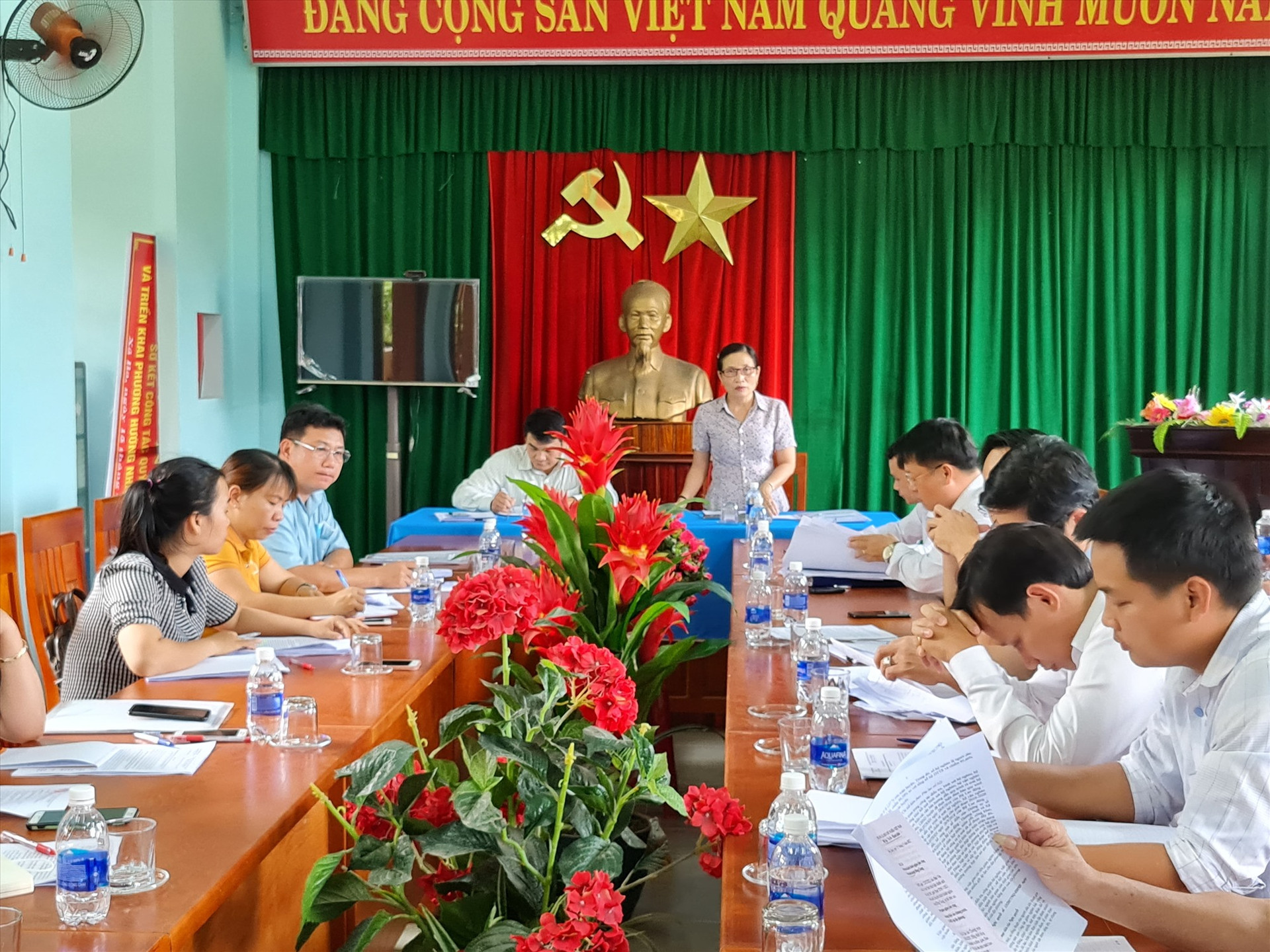 Ban Văn hóa - Xã hội HĐND tỉnh làm việc với huyện Đông Giang vào chiều nay. Ảnh: D.L