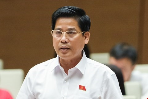 đại biểu Dương Văn Phước - Phó Trưởng đoàn Đại biểu Quốc hội (ĐBQH) tỉnh Quảng Nam tranh luận