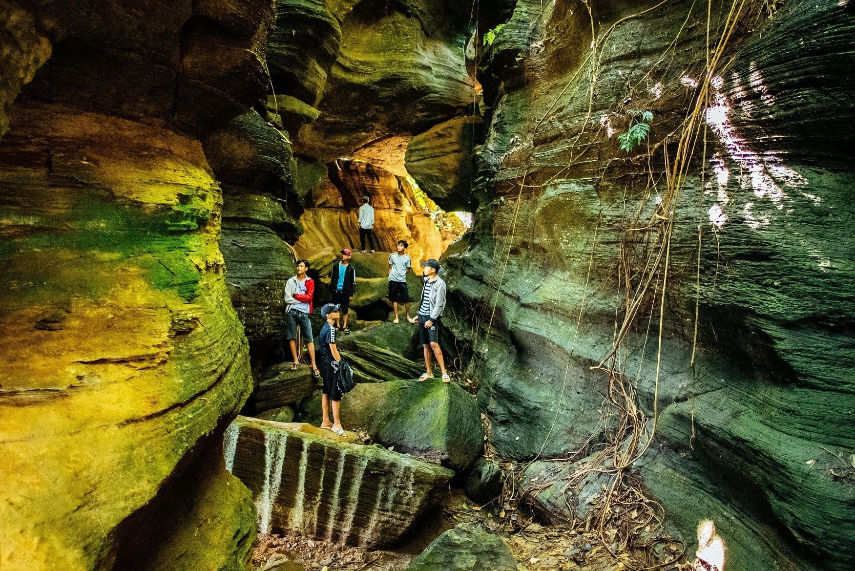 Doi Cave is located in village 3 (Tien An commune, Tien Phuoc district, Quang Nam province) and about 35km west of Tam Ky city.