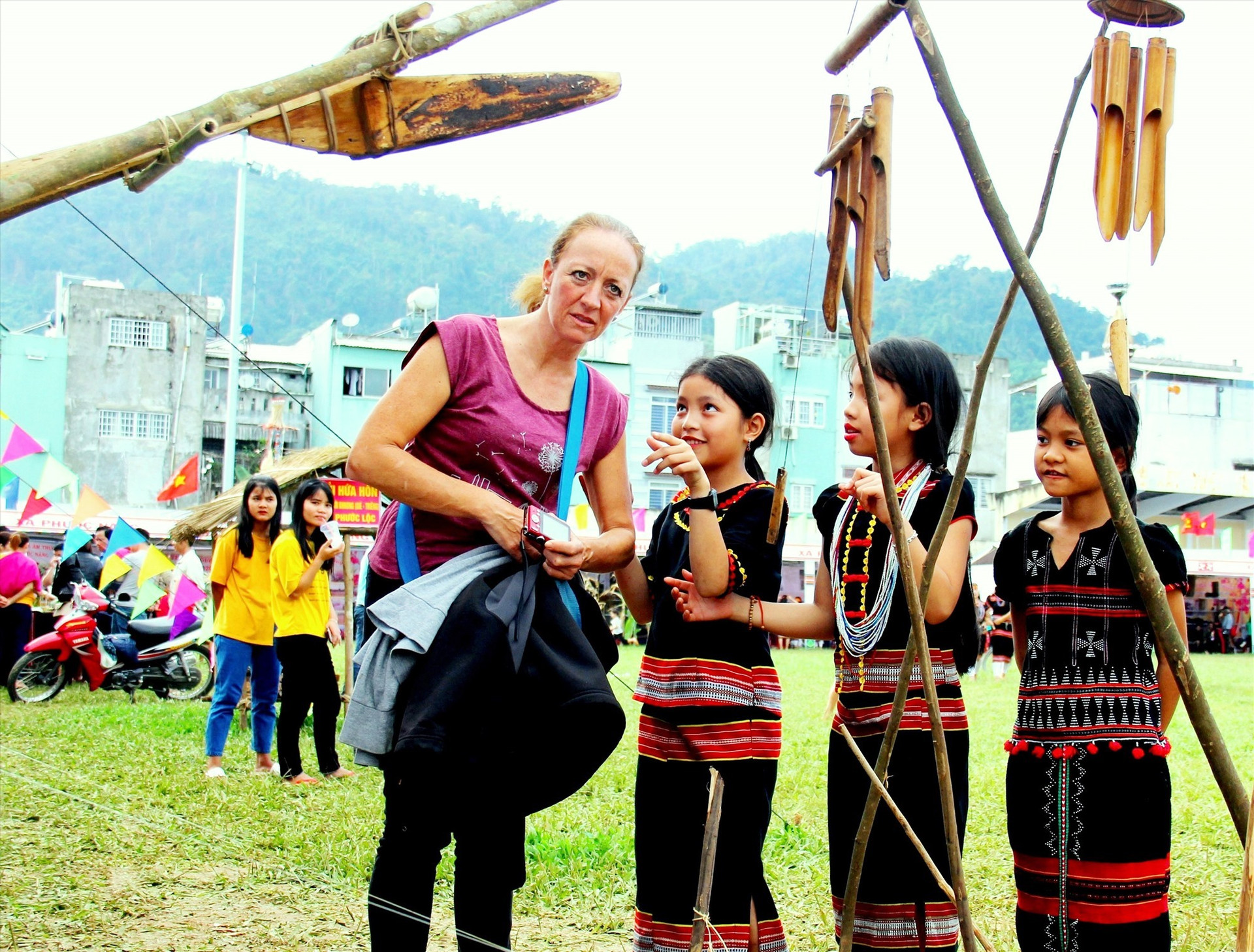 A foreign visitor explores culture in the highland of Quang Nam province