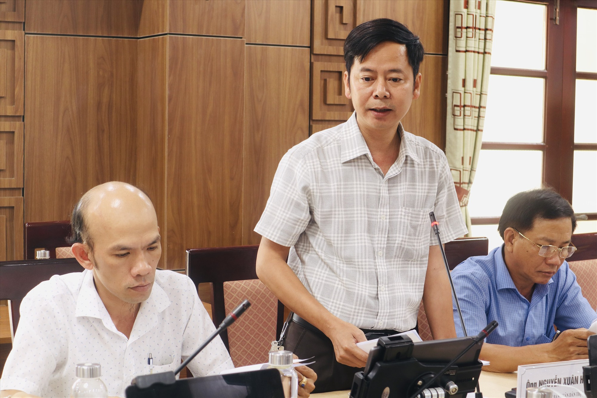 Phó Chủ tịch UBND thị xã Điện Bàn Nguyễn Xuân Hà phát biểu tại buổi làm việc. Ảnh: Q.T