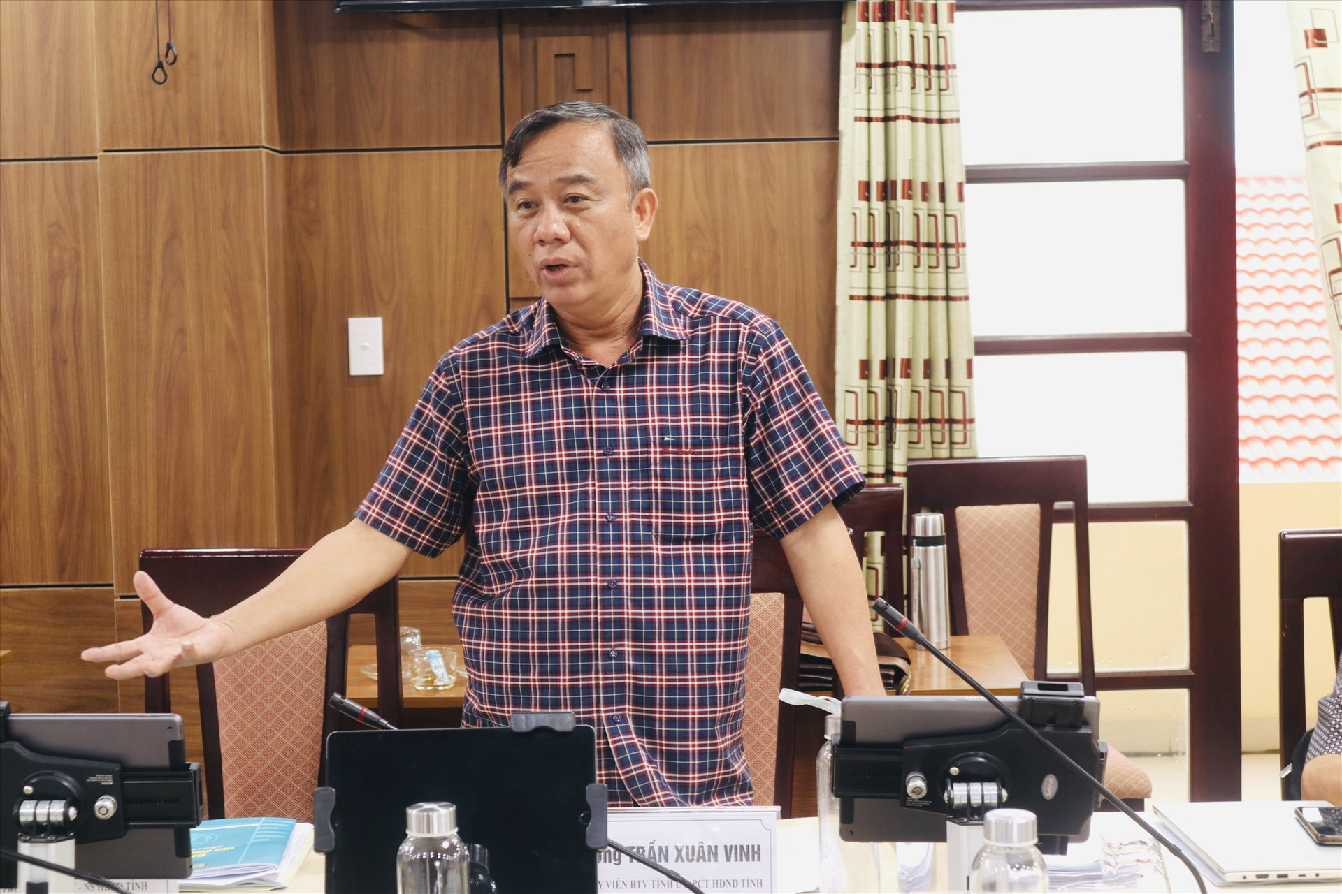 Phó Chủ tịch HĐND tỉnh Trần Xuân Vinh phát biểu tại buổi làm việc. Ảnh: Q.T
