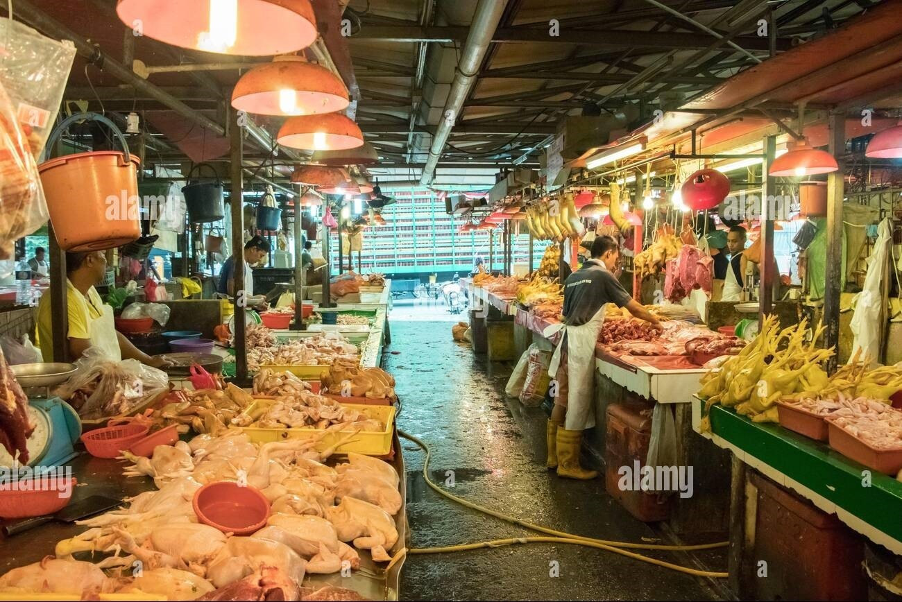 Malaysia nỗ lực kìm hãm đà tăng gia thịt gà, một trong những loại thực phẩm ưa thích của người dân nước này. Ảnh: Alamy