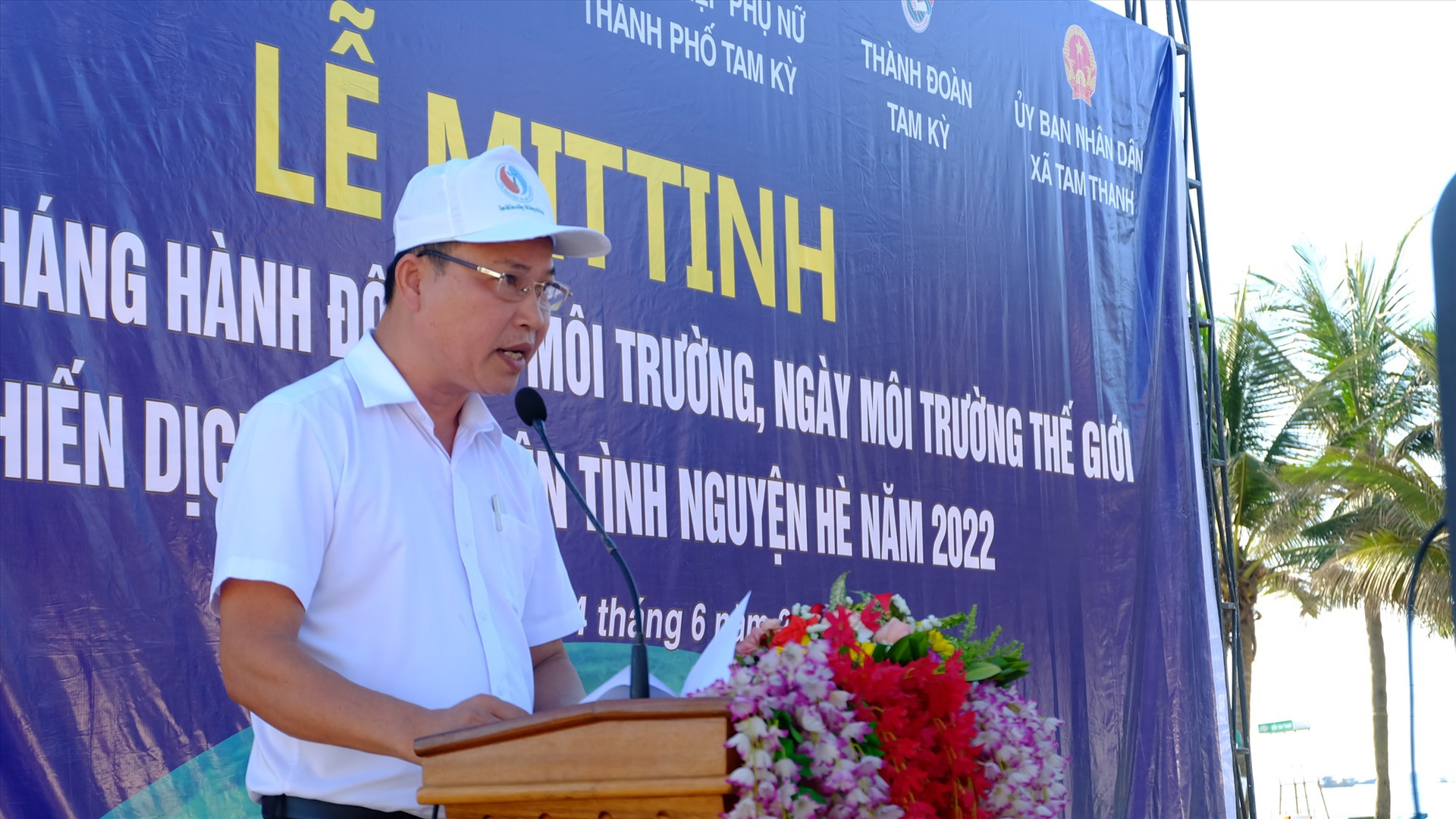 Chủ tịch Ủy ban MTTQ Việt Nam thành phố phát động hưởng ứng Tháng hành động vì môi trường. Ảnh: M.L