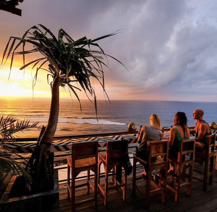 Khách quốc tế trên đảo Bali, Indonesia. Ảnh: thebalisun