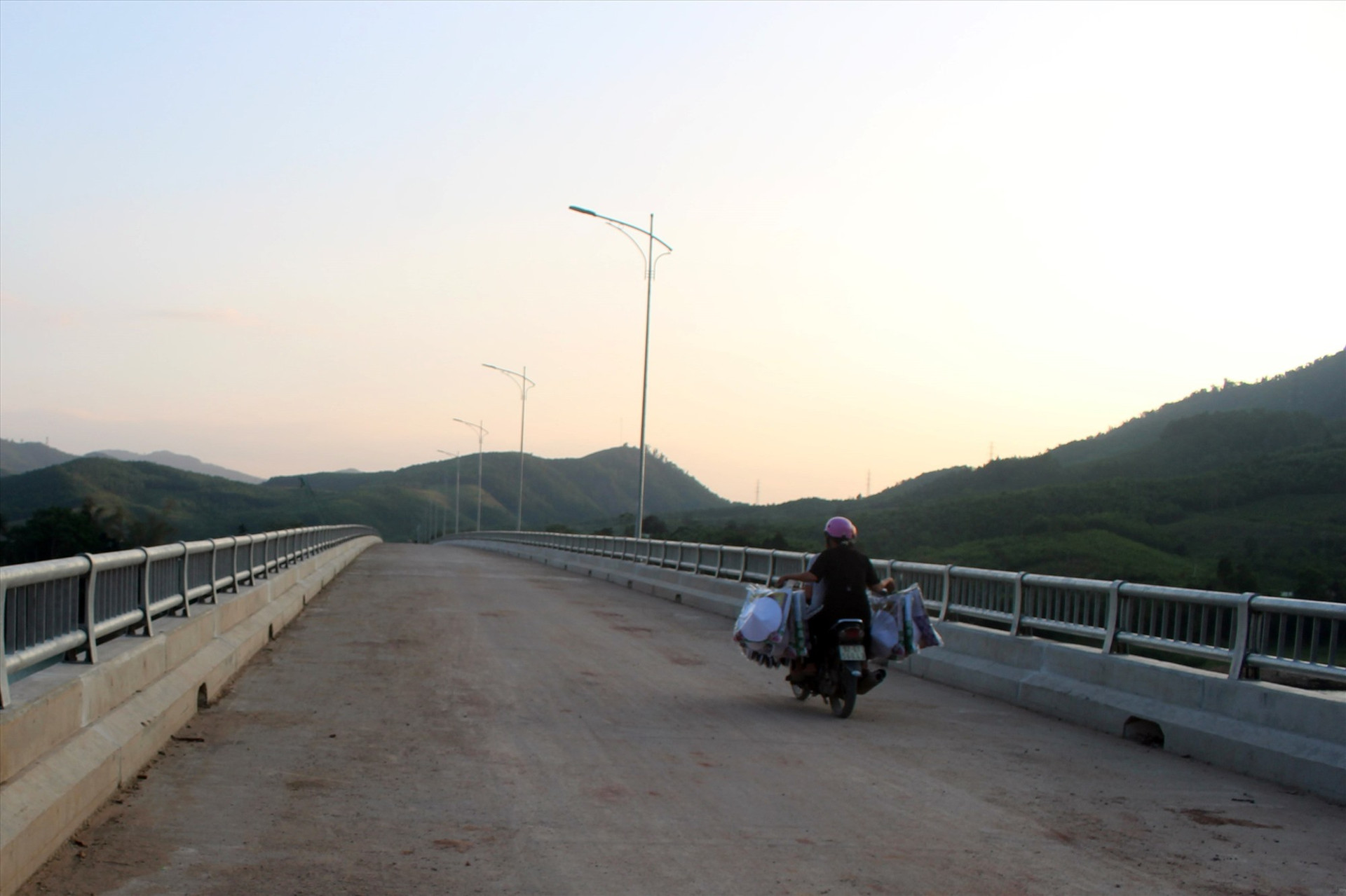 Cầu Hội Khách - Tân Đợi bắc qua sông Vu Gia đưa vào sử dụng tạo động lực cho Đại Sơn phát triển. Ảnh: H.LIÊN