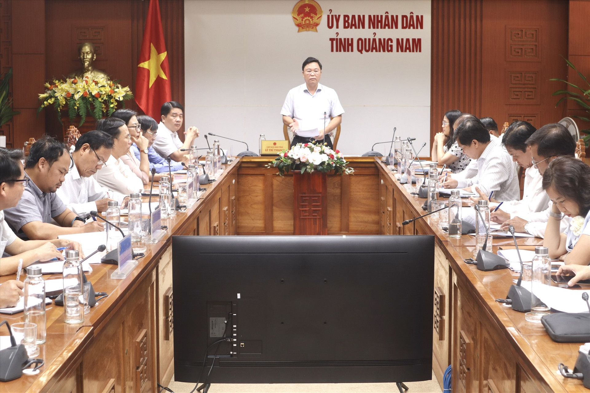 Chủ tịch UBND tỉnh Lê Trí Thanh chủ trì cuộc họp. Ảnh: Q.T