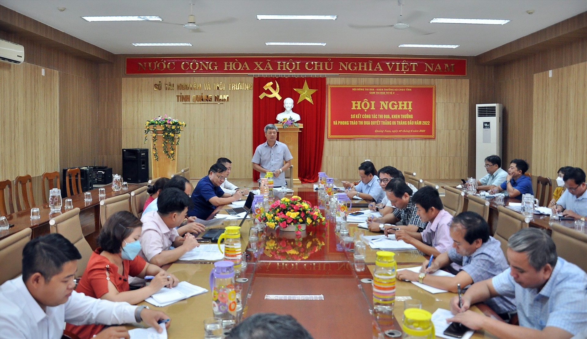 Phó Chủ tịch UBND tỉnh Hồ Quang Bửu kiểm tra công tác chuyển đổi số tại Sở TN-MT. Ảnh: VINH ANH