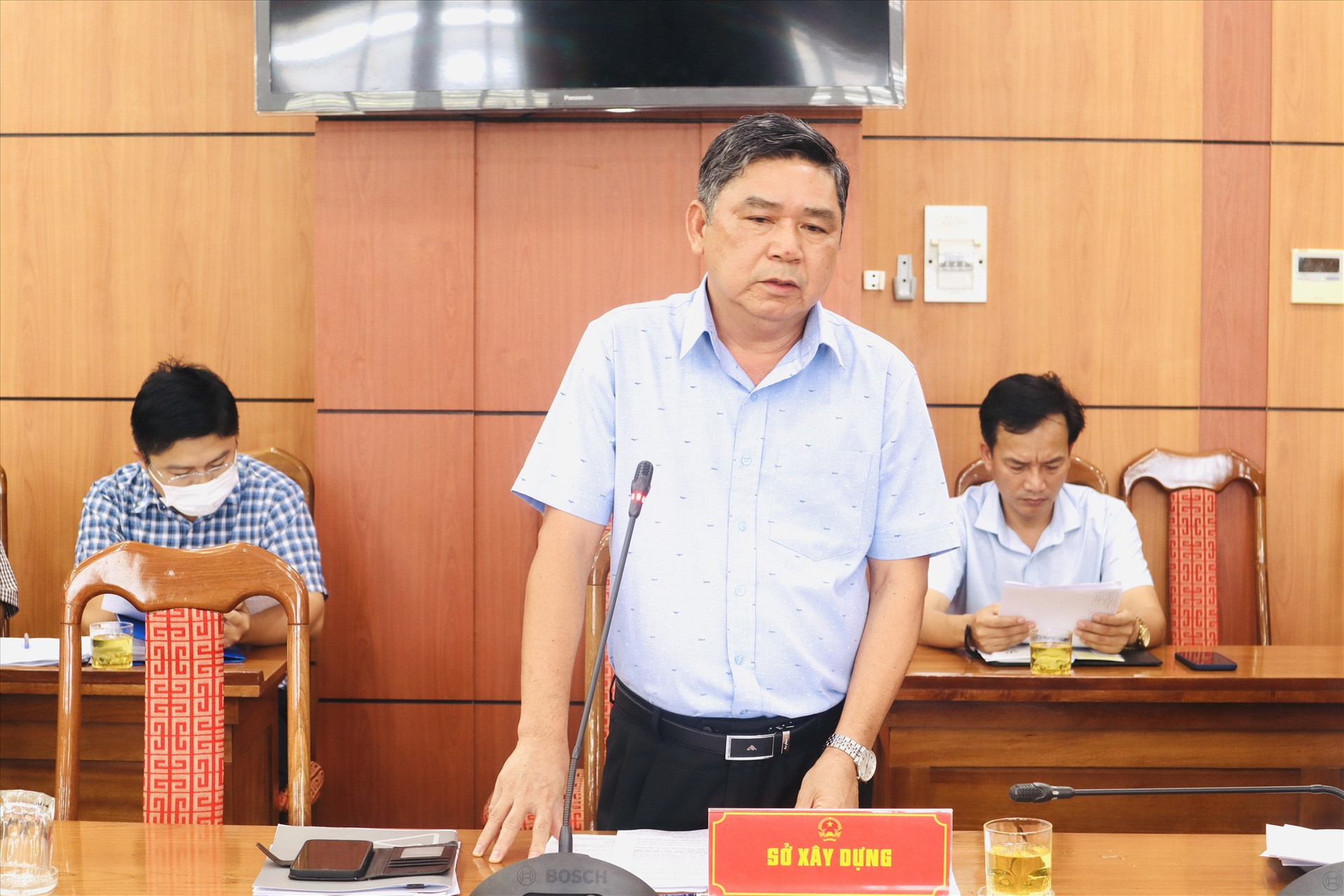 Giám đốc Sở Xây dựng Nguyễn Phú phát biểu tại buổi làm việc. Ảnh: Q.T