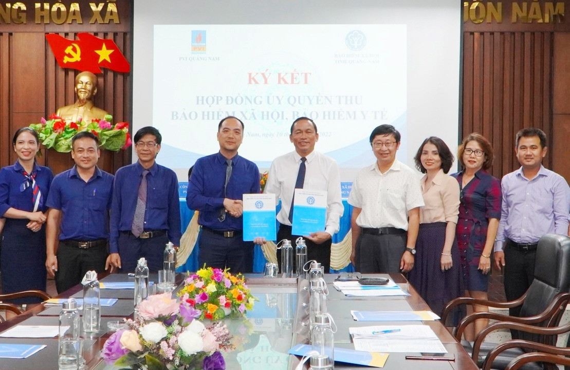 Bảo hiểm xã hội tỉnh và Bảo hiểm PVI Quảng Nam ký kết hợp tác năm 2022. Ảnh: D.L