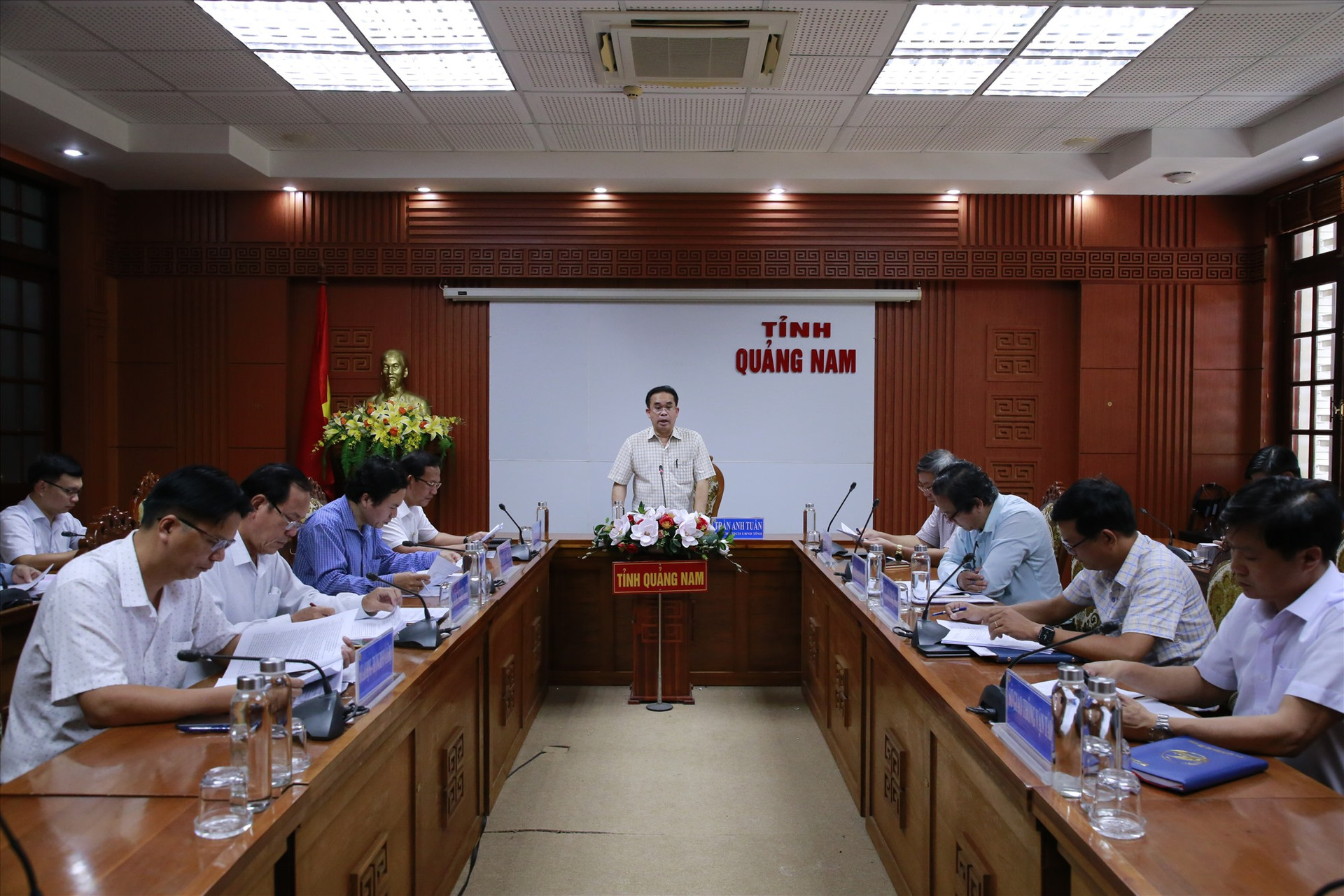 Phó Chủ tịch UBND tỉnh Trần Anh Tuấn phát biểu tại buổi làm việc. Ảnh: T.C